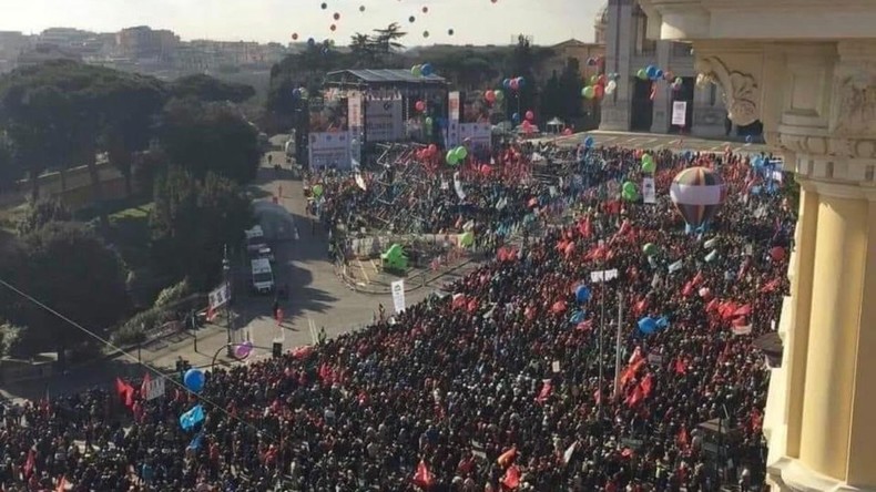Großdemonstration gegen Regierung in Rom – Zehntausende gehen auf die Straße