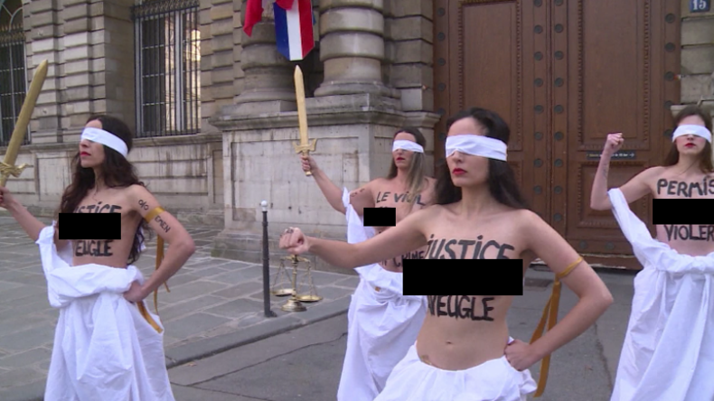 Frankreich: Halbnackte FEMEN-Aktivistinnen protestieren gegen Sexualstrafrechts-Reform