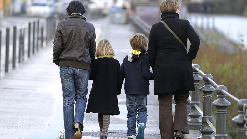 Französische Schulen ersetzen Mutter und Vater durch "Elternteil 1" und "Elternteil 2"