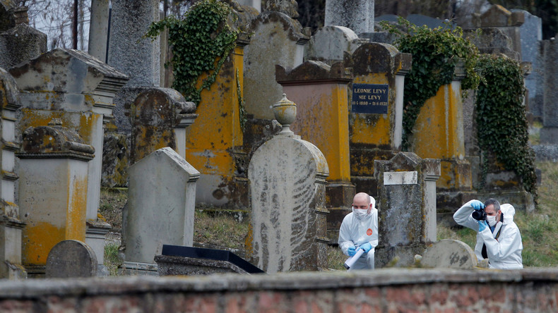 Grabschändungen auf jüdischem Friedhof in Frankreich: Hakenkreuze auf fast 80 Grabsteinen