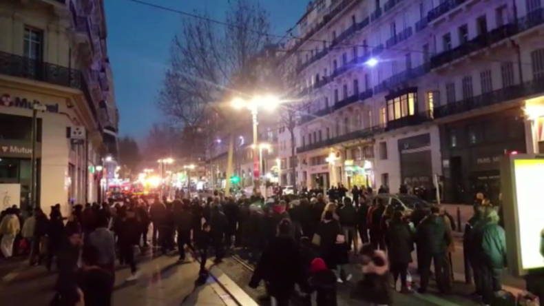 Marseille: Mann sticht wahllos auf Passanten ein - Polizei tötet Angreifer