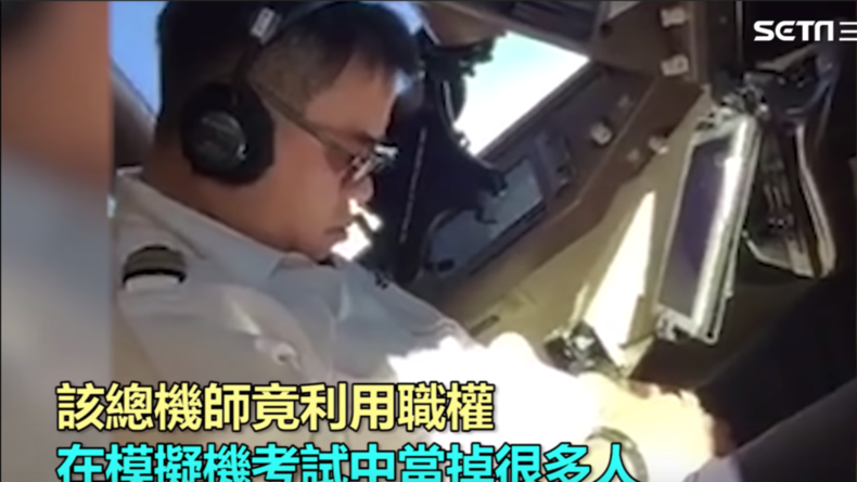 Nickerchen in 10 Kilometer Höhe: Pilot döst im Cockpit einer Boeing 747