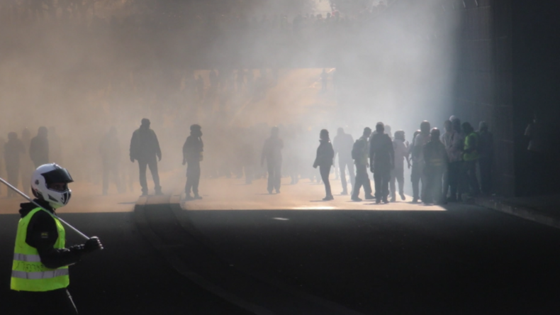 Frankreich: Gelbwesten ziehen zum 15. Mal auf die Straße und es kommt wieder zu Zusammenstößen