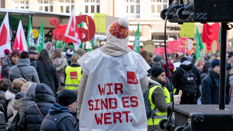 Geschlossene Kitas und Großkundgebungen: Warnstreiks in mehreren deutschen Bundesländern
