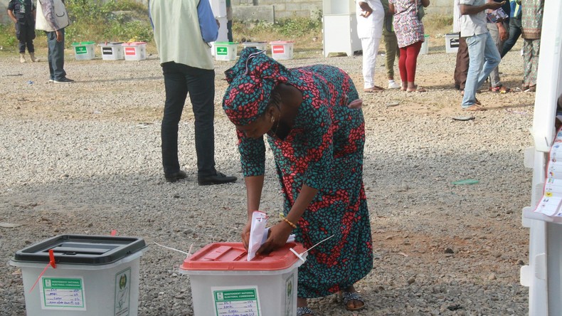 Präsident Buhari gewinnt Nigeria-Wahl – Opposition ficht Ergebnis an 