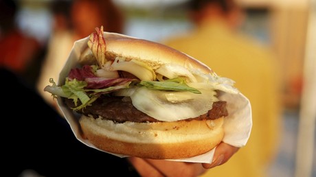 Beleidigte Extrawurst: Brite ruft Polizei wegen falschem Burger