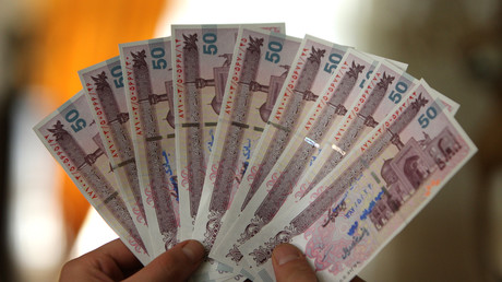 Russland und Iran stoßen US-Dollar zugunsten nationaler Währungen ab