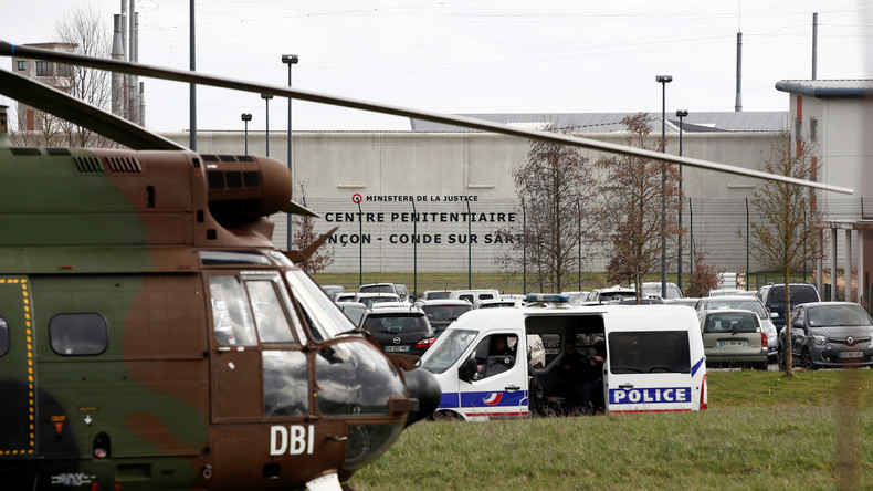 Radikalisierter Häftling greift in Frankreich Wächter an 