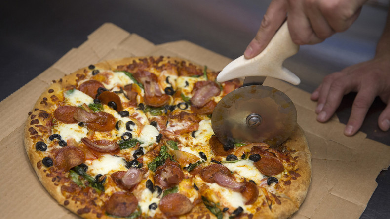 Pilot bestellt Pizza für Passagiere, da sich Abflug um acht Stunden verzögert