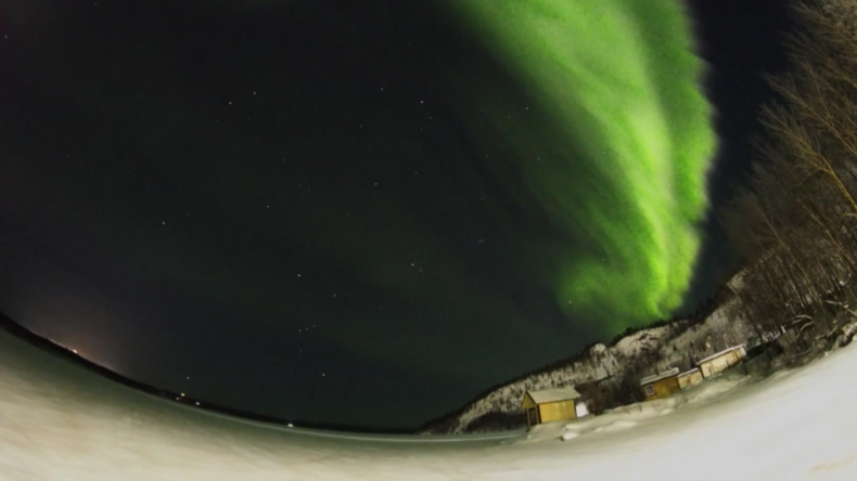 Russland: Nordlichter tanzen über dem Himmel von Murmansk