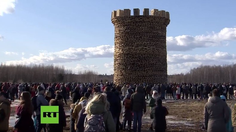LIVE: Russland feiert Masleniza und die Bastille geht in Flammen auf!