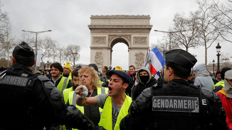 LIVE: #Gelbwesten protestieren in der 18. Woche in Folge in Paris