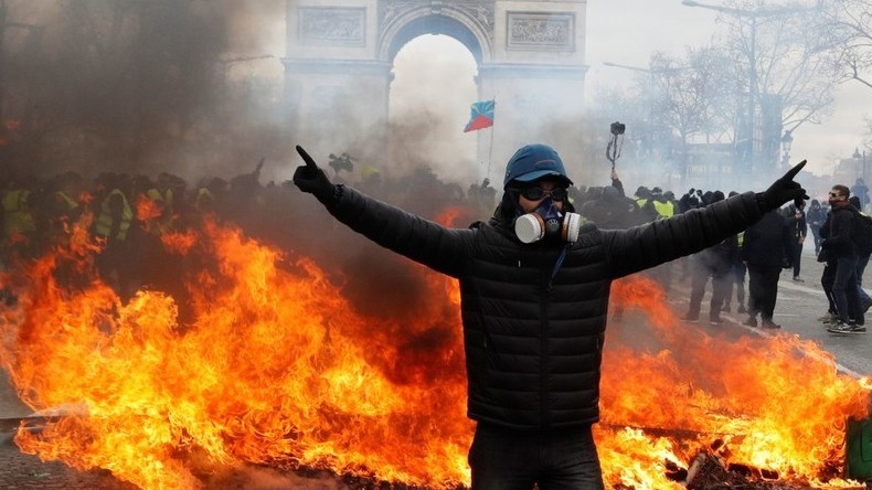 Frankreich: Gewalttätige Zusammenstöße zwischen Gelbwesten und Polizei