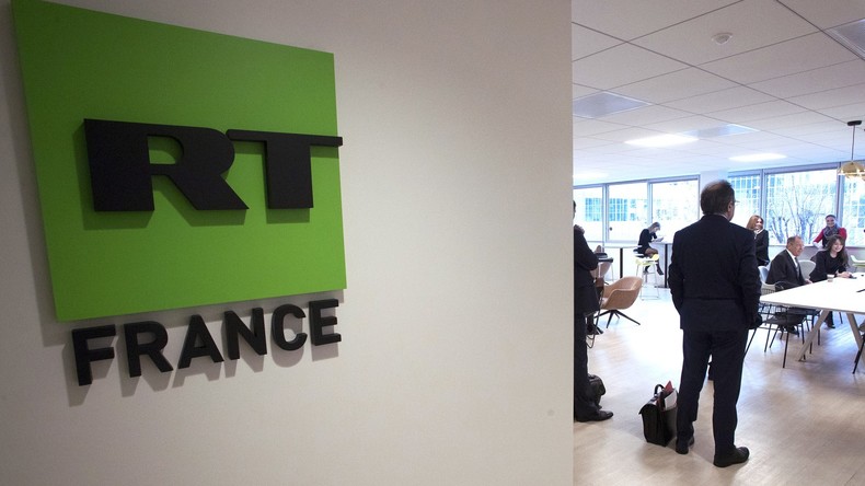 RT France erstattet Anzeige bei Polizei nach Beleidigungen und Drohungen an Journalisten