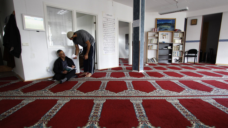 Schwedische Universitätsstudie: Im Westen geborene Muslime sind eher extremistisch als zugewanderte