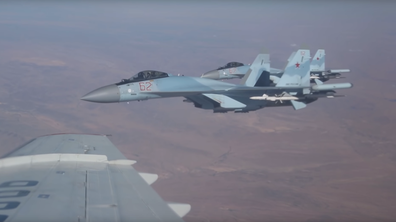 Eskorte am Himmel: Su-35 Jets begleiten Flugzeug des russischen Verteidigungsministers über Syrien