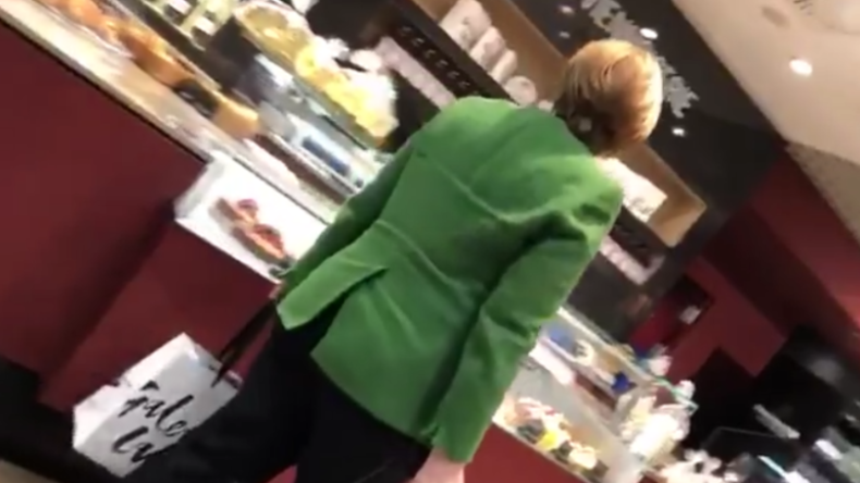 Angela Merkel beim privaten Shopping in Berliner Luxus-Mall gefilmt 