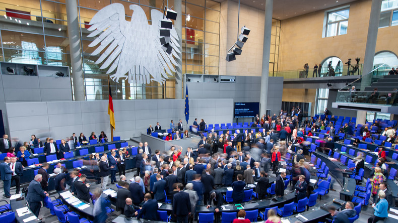 LIVE: 90. Sitzung des Bundestages - Freiwilligendienst und Zulassung von E-Scootern