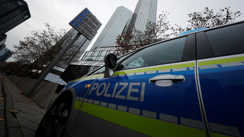 Gewalt bei Flashmob in Frankfurt - Steine fliegen auf Polizei 