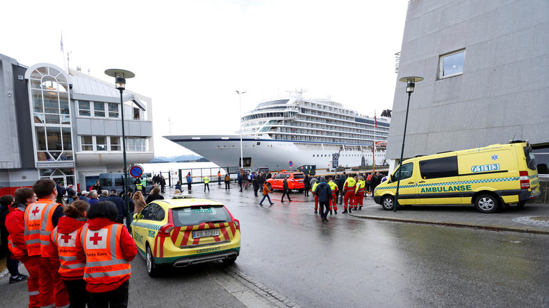In Seenot geratenes Kreuzfahrtschiff in norwegischem Hafen angekommen 