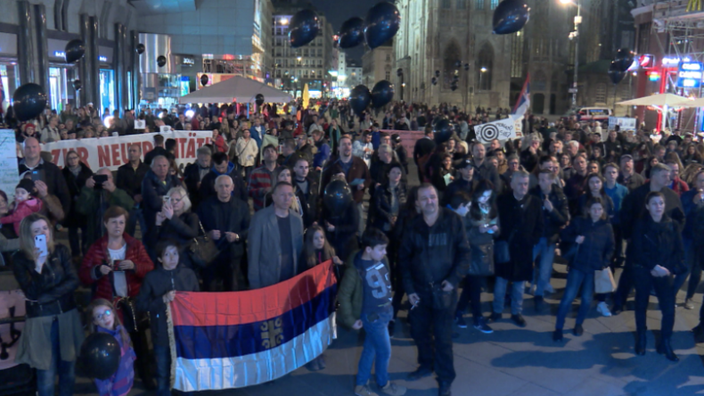 Wien: "NATO – größte Terrororganisation der Welt" – Protest 20 Jahre nach Jugoslawien-Bombardierung