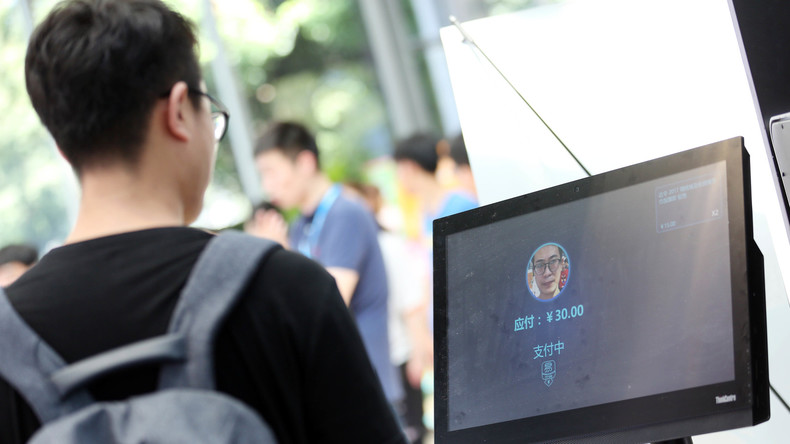 Gesichtserkennungssysteme an chinesischen Flughäfen informieren über Flugstatus und Gate