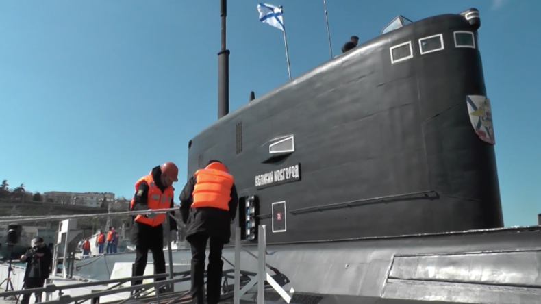 U-Boot der Schwarzmeerflotte "Weliki Nowgorod" in Sewastopol in Dienst genommen