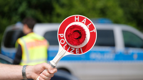 Raser setzt bei Verfolgungsfahrt Krähenfüße ein und entkommt