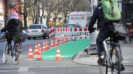 Tod eines Radlers - Lastwagenfahrer für Abbiege-Unfall verurteilt
