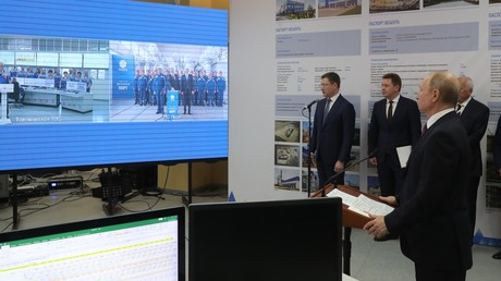 LIVE: Russlands Präsident Putin trifft Einwohner der Krim bei Wiedervereinigungsfeier in Simfereopol