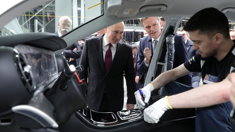Deutsch-russische Partnerschaft kommt in Fahrt: Daimler AG  eröffnet Mercedes-Benz-Werk bei Moskau