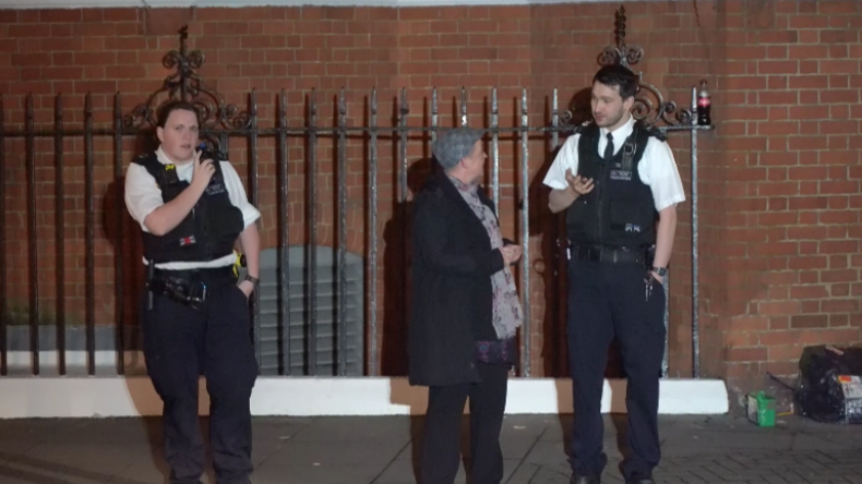 London: Polizei besucht Assanges Unterstützer, die vor ecuadorianischer Botschaft zelten
