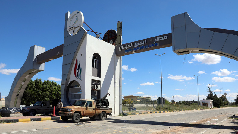 Libyen: Rauchsäulen an Flughafen Mitiga in Tripolis nach LNA-Luftangriffen