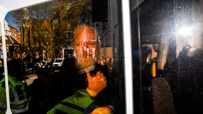 "Jetzt gehört er uns!": US-Abgeordnete jubeln über Festnahme von Assange