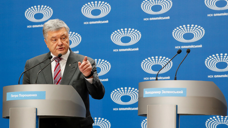Wahlkampf in Ukraine: Präsident Poroschenko wartet vergeblich im Stadion auf Amtsanwärter Selenskij