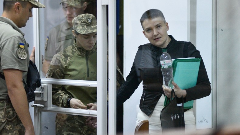 Ukrainische Politikerin und Ex-Soldatin Nadija Sawtschenko aus der Untersuchungshaft freigelassen