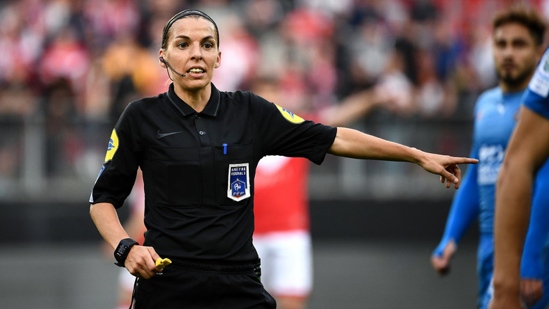 Französische Ligue 1 wird erstmals von Frau gepfiffen