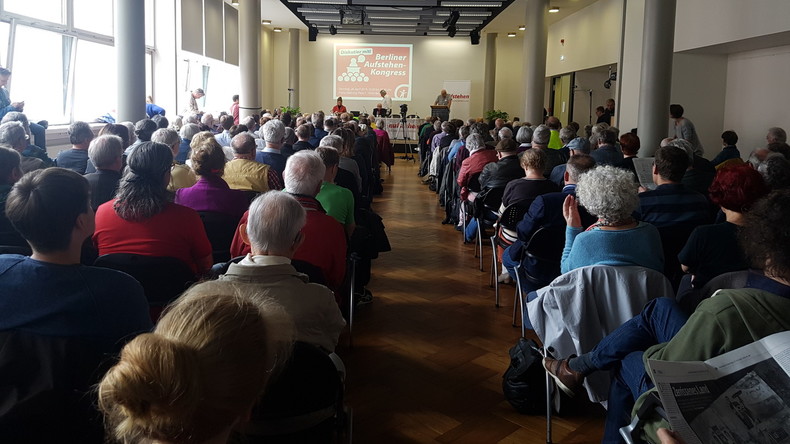 Berliner Aufstehen-Kongress: "Sie nennen uns Zwerge, doch tatsächlich sind wir Riesen"