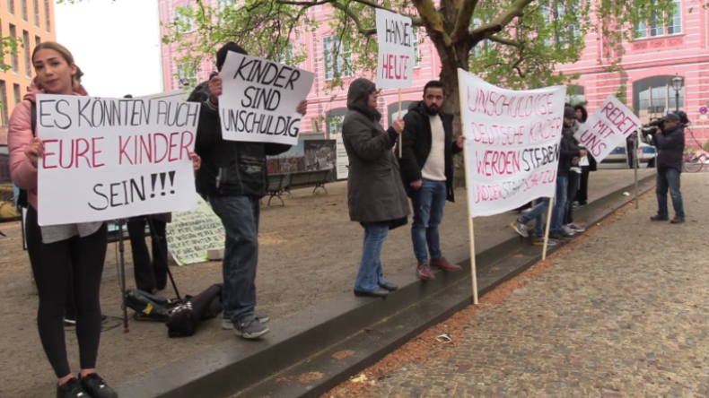 Protest in Berlin: Verwandte von IS-Kämpfern fordern Rückführung ihrer Kinder nach Deutschland