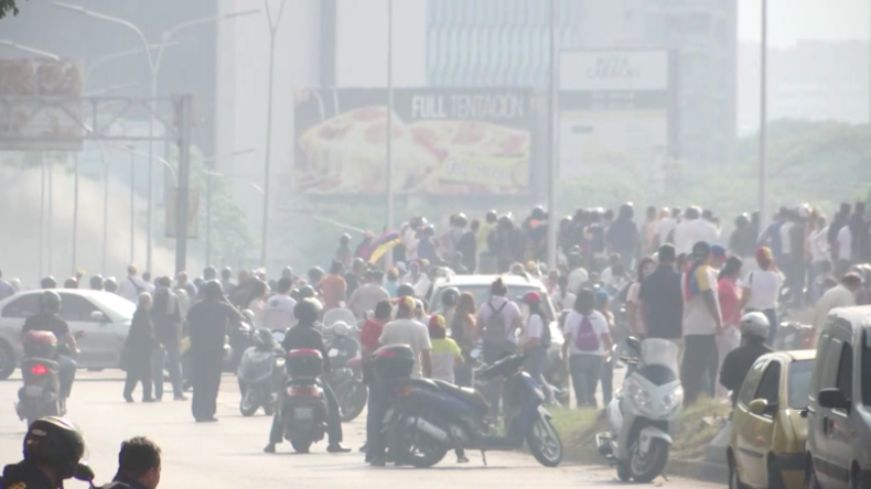 Venezuela: Zusammenstöße an Luftwaffenbasis bei Caracas nach Guaidó Aufruf zum Umsturz