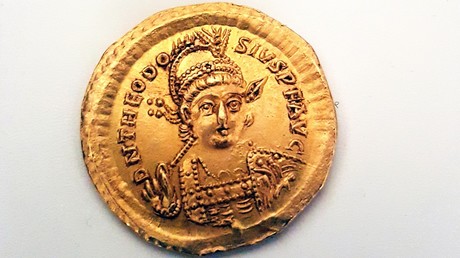 1.600 Jahre alte Goldmünze von Schülern in Israel gefunden