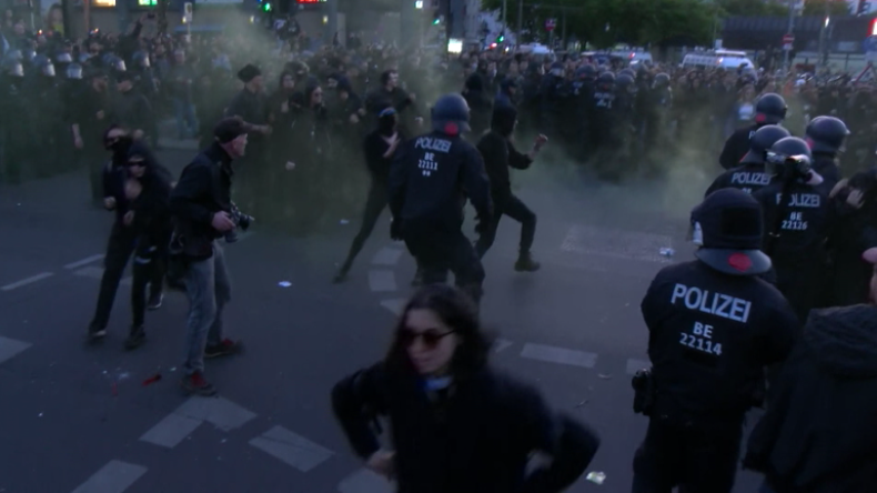 Zusammenstöße in Berlin bei Erster-Mai-Demo: "Fast 40 verletzte Beamte und über 150 Festnahmen"