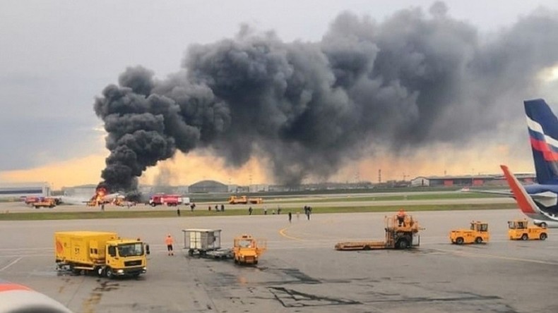 Flugzeugbrand in Moskau: Zahl der Toten steigt auf 41