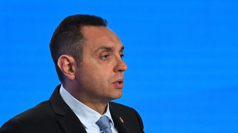 Verteidigungsminister Serbiens warnt vor "gefährlichem Großalbanien"
