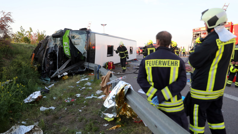 Schweres Busunglück auf A9 bei Leipzig – Unglücksursache weiterhin unklar