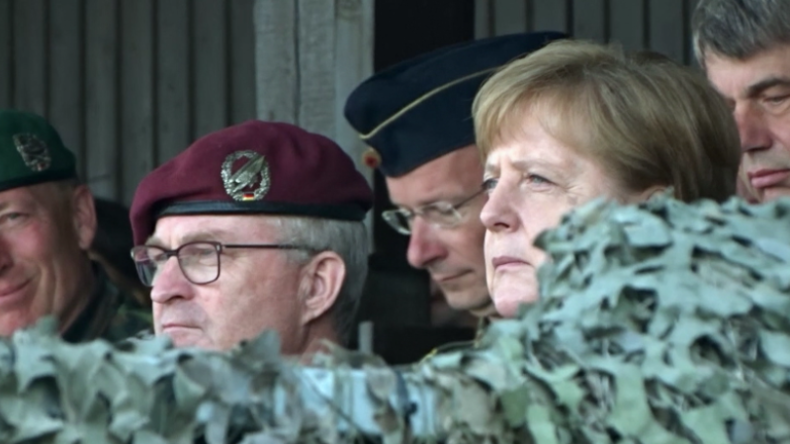 Munster: Merkel nimmt an NATO-Übung der schnellen Eingreiftruppe teil
