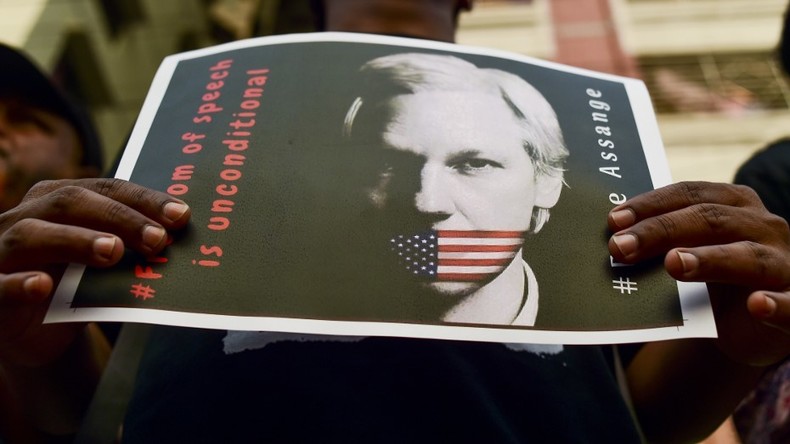 Assange drohen über 170 Jahre Gefängnis nach neuer US-Anklage (Video)