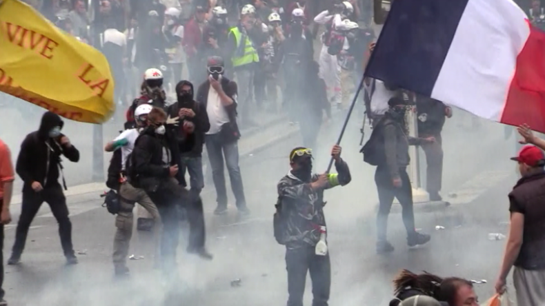 Gelbwesten-Protest in Paris: Wieder schwere Zusammenstöße und massiver Tränengaseinsatz