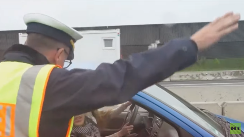 "Wollen Sie dem Toten hallo sagen?" Polizisten platzt wegen Gaffern der Kragen (Video)