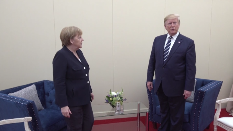 Ziemlich beste Feinde? - Kein Handshake für Merkel bei Treffen mit Trump in Großbritannien